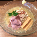 芳醇冷やし鶏そば（880円）