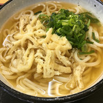 花岡製麺 - 薄揚げがいっぱい載っています。（2016.4）