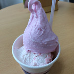 ジェラートフレスコ - 「桜」と「マスカルポーネ&苺のコンフィチュール」のダブル 会員価格 400円税込