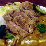 アプランティ - 3月〜4月の限定メニュー、
      森のバターとココナッツカレー930円＋揚げチキンのトッピング270円