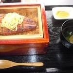 万榮堂 - うなぎのせいろ蒸し膳