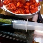 かき氷専門店　ドギャン - 「宇治ソース」注射器トッピング