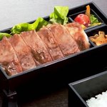 Kuroge Wagyuu Yakiniku Nikudokoro Kisshan - ランチメニューの「ステーキ弁当」