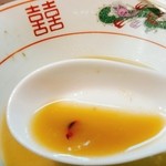 らーめん紫雲亭 - 2016/4  丼の底から赤唐辛子