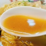 らーめん紫雲亭 - 2016/4  醤油ラーメンのスープ