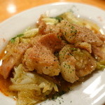 YAICHIRO - 上テッチャンとキャベツのソテー