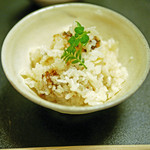 と村 - 樫原（かたぎはら）の筍ご飯、木の芽を散らして...