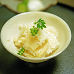 と村 - 樫原（かたぎはら）の筍ご飯、木の芽を散らして...