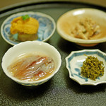 と村 - ぼうふの胡麻和え、ホタルイカの酒盗、丹波の花山椒、雲丹茄子