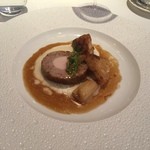 レ セゾン - 豪華に仕上げたほろほろ鳥のファルシ 泡状にしたセロリラヴのムース