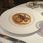 レ セゾン - 豪華に仕上げたほろほろ鳥のファルシ 泡状にしたセロリラヴのムース