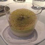 レ セゾン - 豆腐のロワイヤルとたっぷりのクリームで仕上げたポロネギ
      　スモークにした鰻とフォワグラ 酸味をつけたコンディマンと