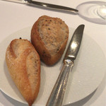 レ セゾン - 胡麻パンとバゲット