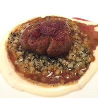 レ セゾン - 厚切りにした仔牛のキドニーとトリュフを香らせたクリームたっぷりのセロリ　チーズ風味の玉葱と一緒に