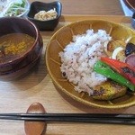 黒糖茶房 - 焼き野菜の黒糖生姜カレー