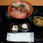 魚鮮水産 三代目網元 - 日替りの漬け丼650円
