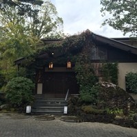 坐漁荘 - 趣きのある本館玄関