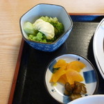 吉田屋食堂 - 小鉢とお漬物