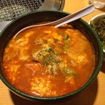 焼肉かちかち亭 - カルビクッパ。
            税抜700円。
            旨し。