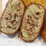魚由 - メンチ入コロッケ