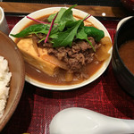 Dassaibanijuusan - 肉豆腐。ごはんにかけて食べます。
      