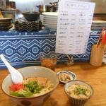 鉄板料理 風神 - ランチタイムの、沖縄そばとジューシー丼　2016.01