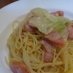 trattoria NANAKURA - 同行者は「ピリ辛ソーセージとキャベツのオイルパスタ」を。
かなりのボリュームですね。(^^;)