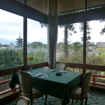 メインダイニングルーム 三笠 - このコーナー席が、一番眺めが良いですね♪