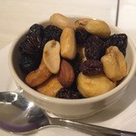 クワトロチンクエ - ミックスナッツ＆レーズン（300円）