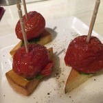 クワトロチンクエ - カプレーゼのピンチョス（400円）