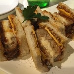 クワトロチンクエ - Ｄ・Ｃ・Ｈ（デミグラス・チーズ・燻製ハンバーグ、650円）