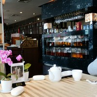 全聚徳 新宿店 - 綺麗な中華の雰囲気あふれる店内