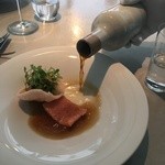 クラフタル - 2016年3月　桜の季節　桜マス・海老のブイヨン。目の前で出来上がって行きます♪