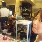 フランス料理店 牛肉食堂 COWBELL - 店内は狭いモー！Y嬢もご満悦