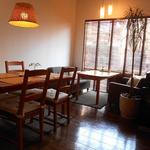 オレンチ カフェ - 内観：全てオーナー手造りの店内は落ち着く空間