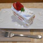 オレンチ カフェ - ガトーブランは季節のフルーツ　苺