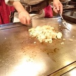 ドルフ - ガーリックライス（＋500円くらい）を作ってくれているところ