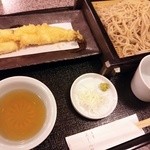 手打蕎麦 よしみや - 生き締めアナゴ天せいろ 大盛