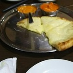 インド・ネパール料理レストラン&バー マリカ - Ｂセットのチーズナンとカレー