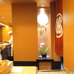鮨 一新 - <'16/04/05撮影>店内のカウンター席の風景です