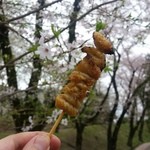 Dango Chaya Rakuu - 焼き鳥の「皮」です