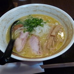 コウノトリ - 鶏白湯そば、６５０円。