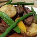 ラターブルドゥシュエット - 【H28.4.9】十勝ハーブ牛のステーキ　新じゃがロースト添え。
