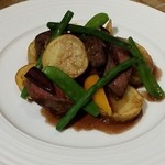 ラターブルドゥシュエット - 【H28.4.9】十勝ハーブ牛のステーキ　新じゃがロースト添え。