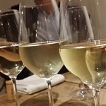 ラターブルドゥシュエット - 【H28.4.9】グラスワイン白３種。レ・シャン・ヴィニヨ2013、サンセールブラン2013、ゲヴルツトラミネール2014が切れてアルザス。