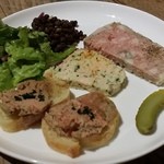 ラターブルドゥシュエット - 【H28.4.9】前菜５種の盛り合わせ。取り皿へ。。