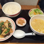 豚肉 春筍 しめじ アスパラのオイスター炒め
          デンデンムシ兄さん実食