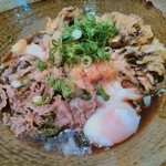 踊るうどん - 肉まいたけ天温玉うどん冷ぶっかけの完成ナリ☆