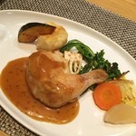 ビフトロ バイ ラ コクシネル - 鶏モモ肉のコンフィ ローズマリー風味