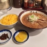 すみれ - ラー博は俺の社員食堂。  平日限定、味噌ラーメソラソチ！  今日は鬼飯を選択。湯気は見えないけど火傷しそうなほどアシアシ。イイね！ 